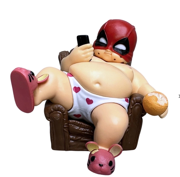 Mô Hình Avenger deadpool Béo ngồi ghế - Cao 12cm - Nặng 350gram - Figure Avenger - Bọc túi OPP - no box - N1-K48-T1-S2