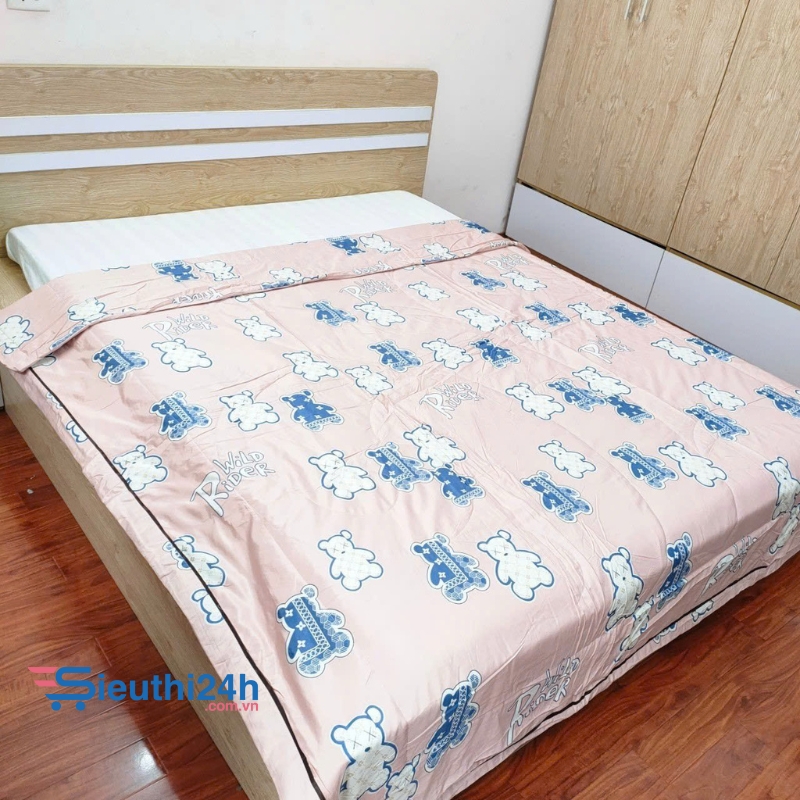 Chăn lụa gấu hồng kích thước 2m*2.3m