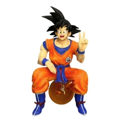 Mô Hình Songoku ngồi lên ngọc rồng