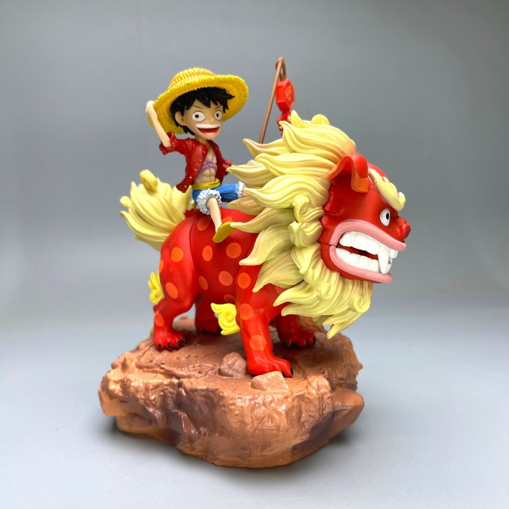 Mô Hình OnePiece Luffy Cưỡi Sư Tử Vàng Cầm Cờ - Cao 15cm